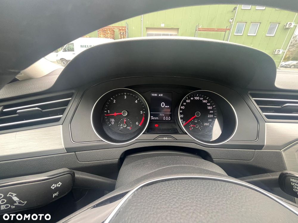 Volkswagen Passat 2.0 TDI SCR Trendline - 5