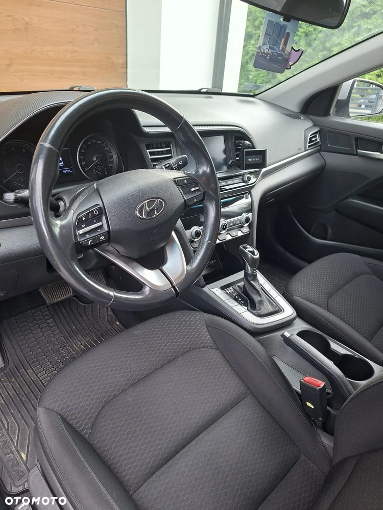 Hyundai Elantra 1.6 Comfort - 6