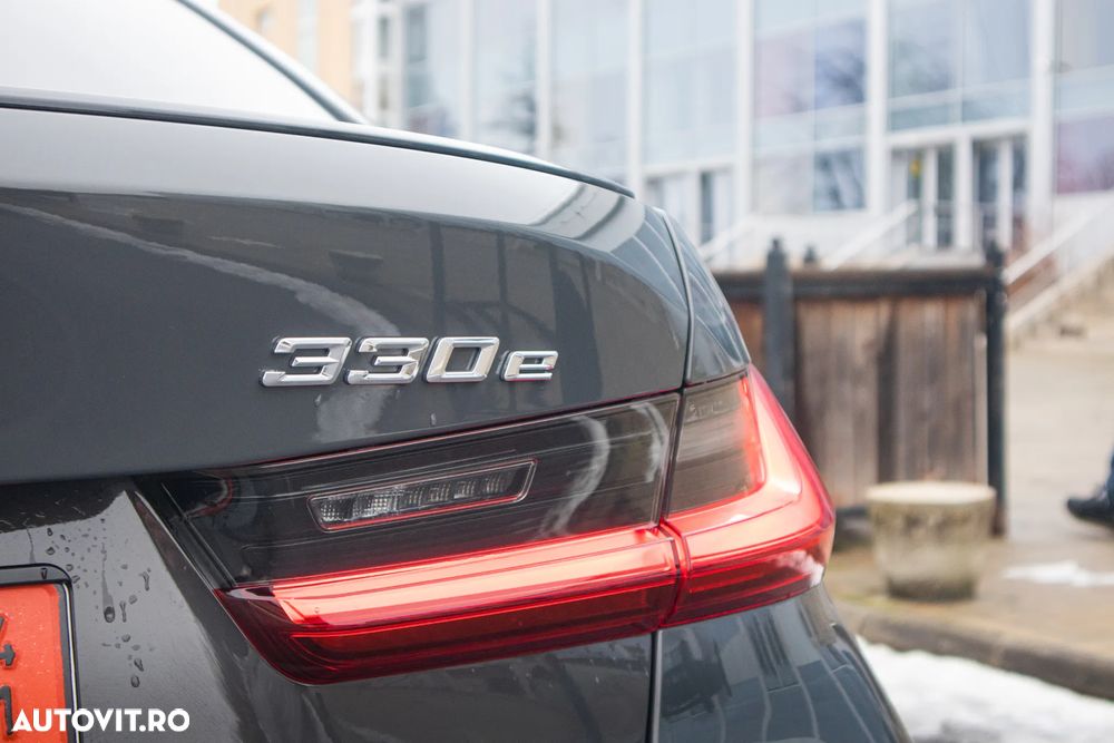 BMW Seria 3 330e Aut. M Sport - 9
