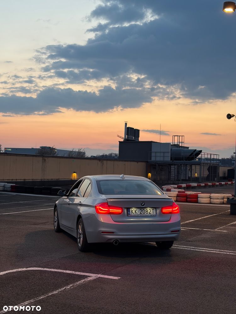 BMW Seria 3 318d - 29
