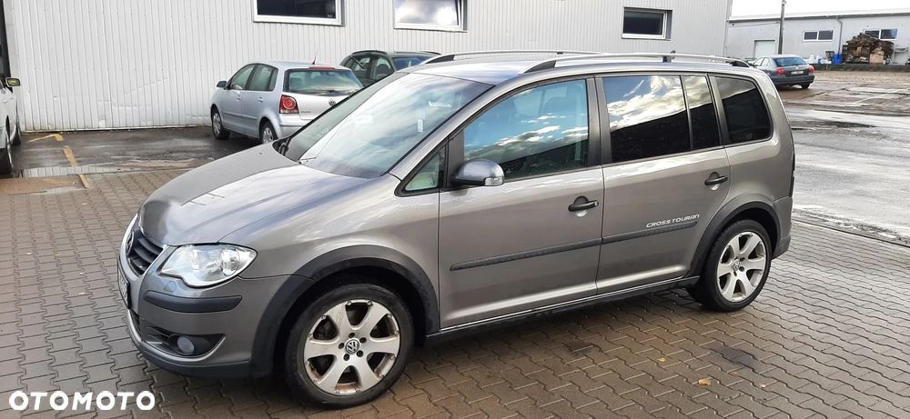 Volkswagen Touran 2.0 TDI DPF DSG Cross - 1