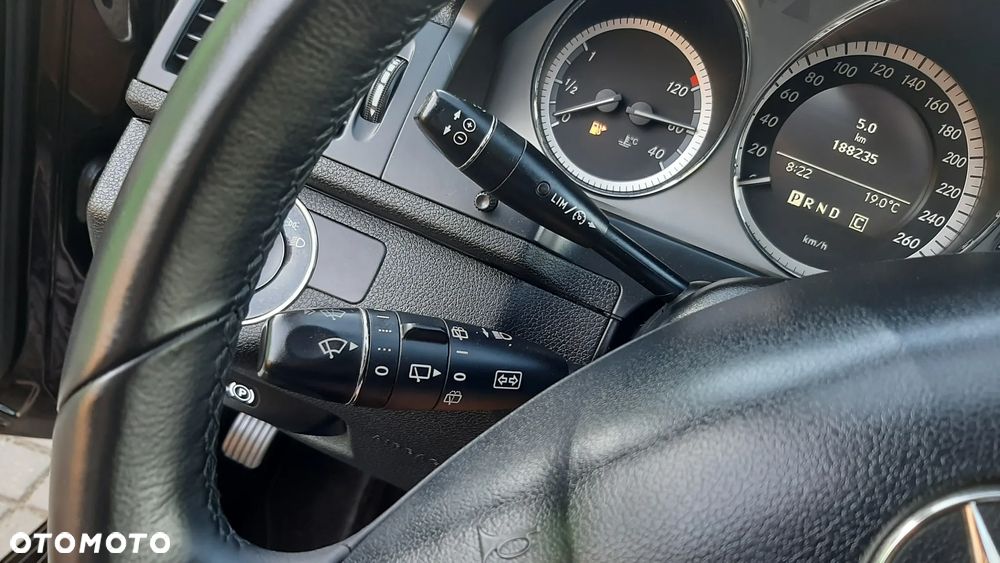 Mercedes-Benz Klasa C 180 T BlueEFFICIENCY 7G-TRONIC Avantgarde - 25
