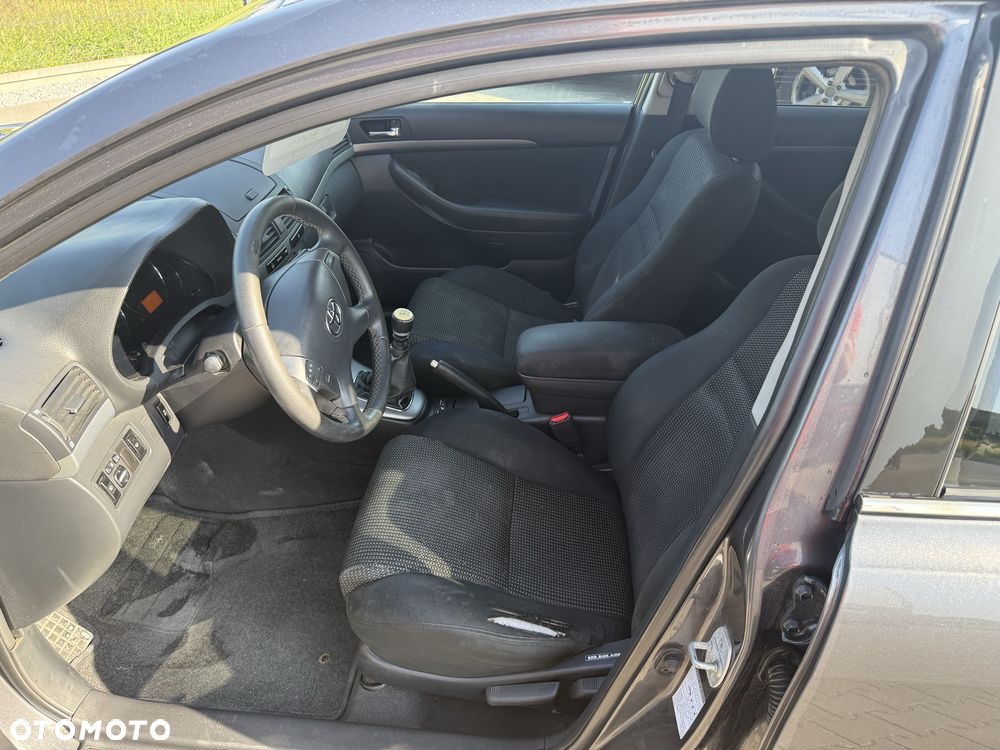 Toyota Avensis - 4
