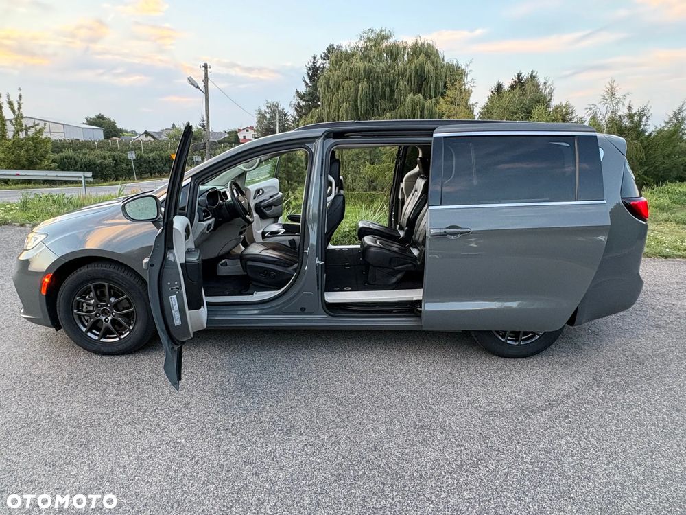 Chrysler Pacifica - 12