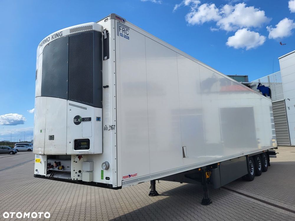 Schmitz Cargobull ThermoKing SLXi300; Dopplestock; Uchwyty promowe, Paleciara - 1