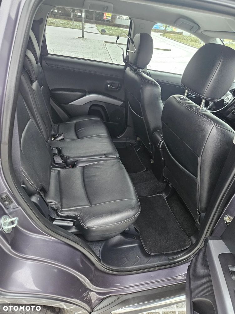 Mitsubishi Outlander - 11