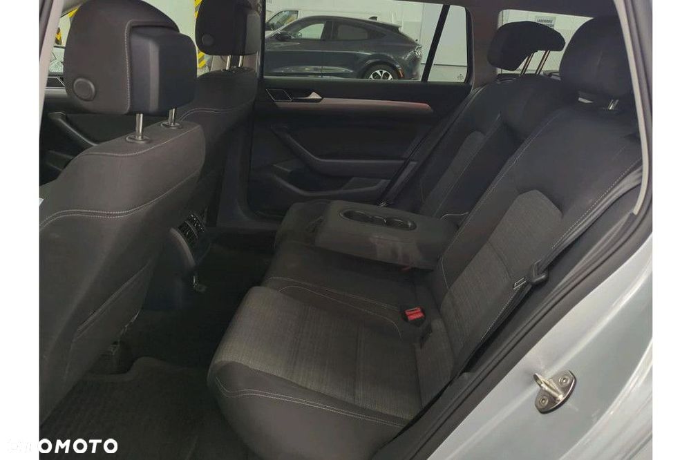 Volkswagen Passat 1.5 TSI EVO Business - 9