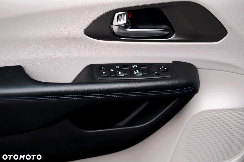 Chrysler Pacifica - 31