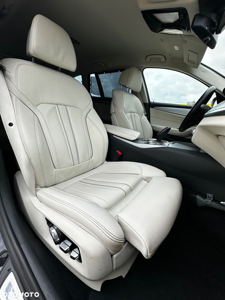 BMW Seria 5 520d Touring Luxury Line - 11