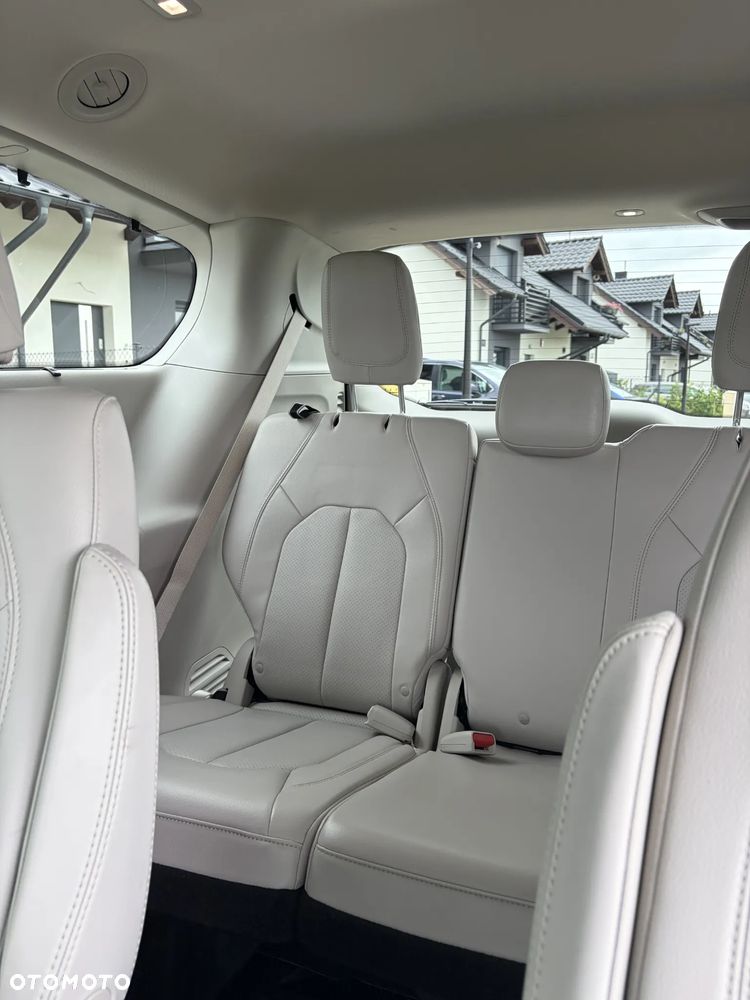 Chrysler Pacifica - 21