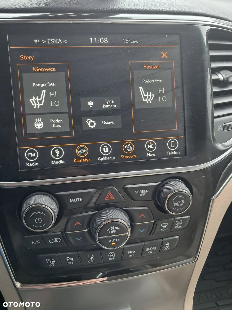 Jeep Grand Cherokee - 32