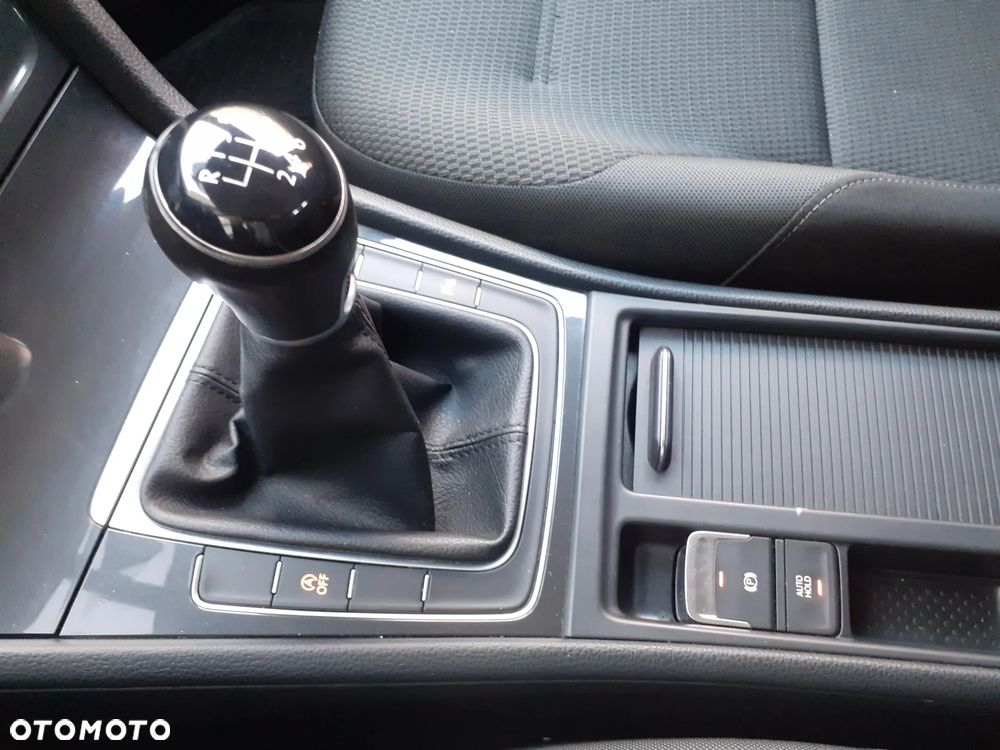 Volkswagen Golf 1.5 TSI BMT Comfortline - 22