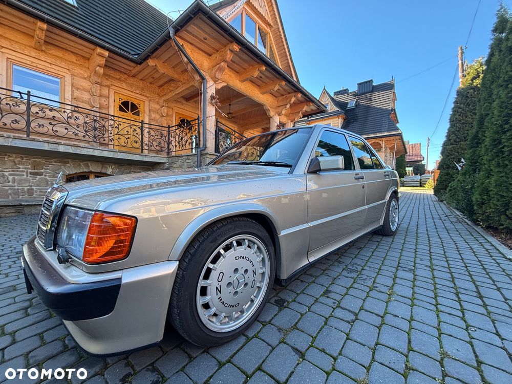 Mercedes-Benz 190 1985 photo 2