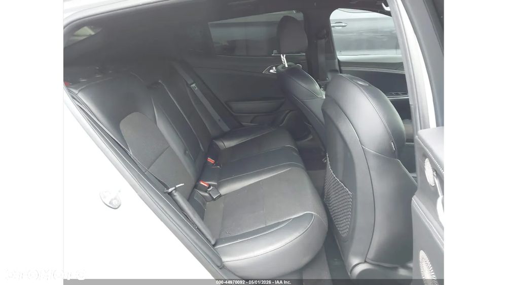 Kia Stinger - 9
