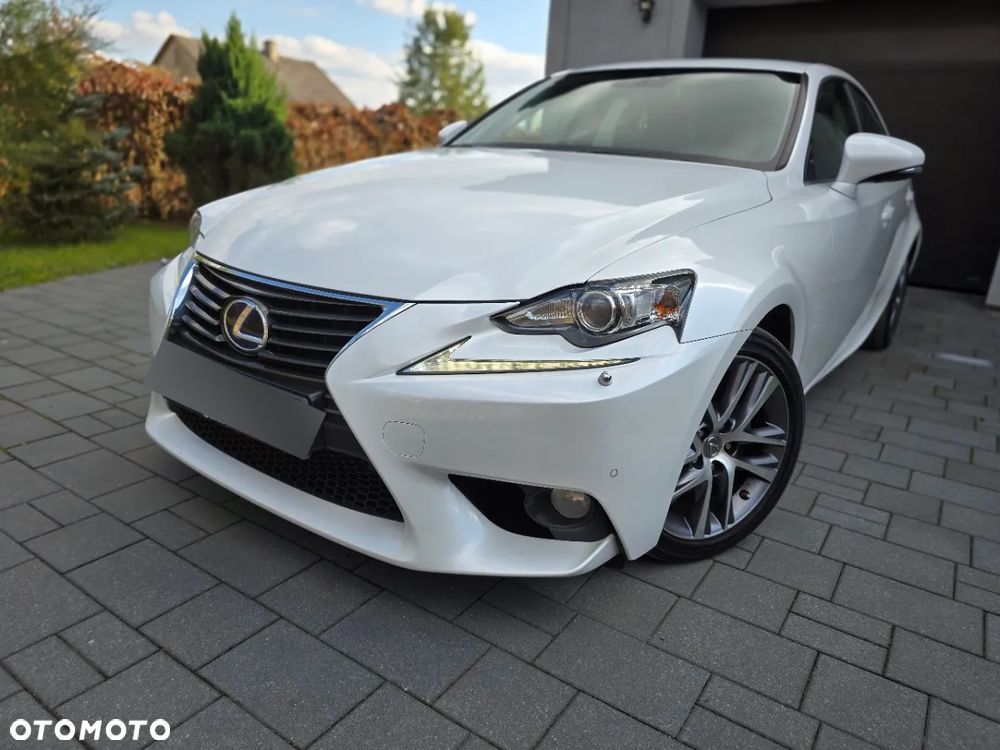 Lexus IS 300h Elegance - 16