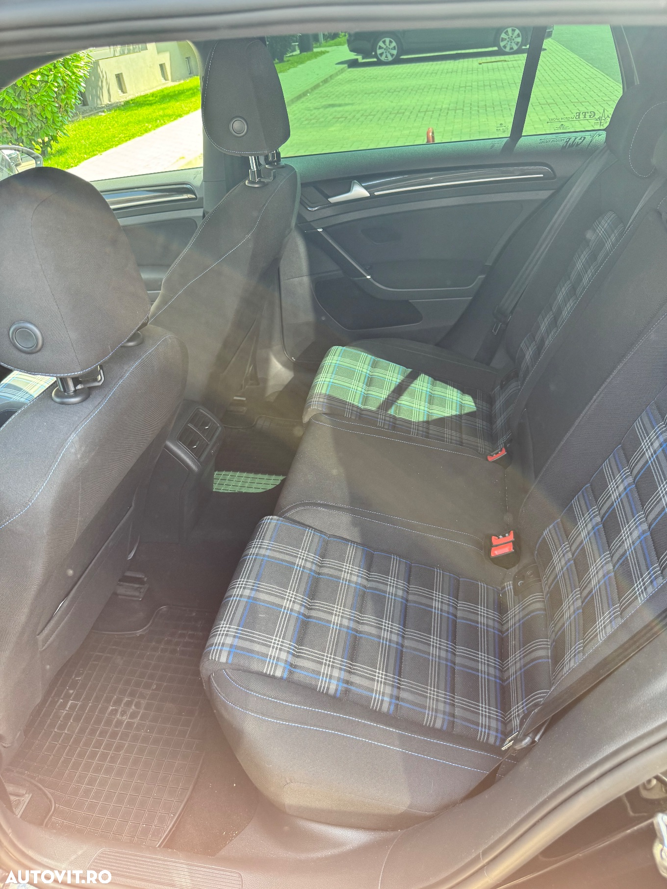 Volkswagen Golf - 10