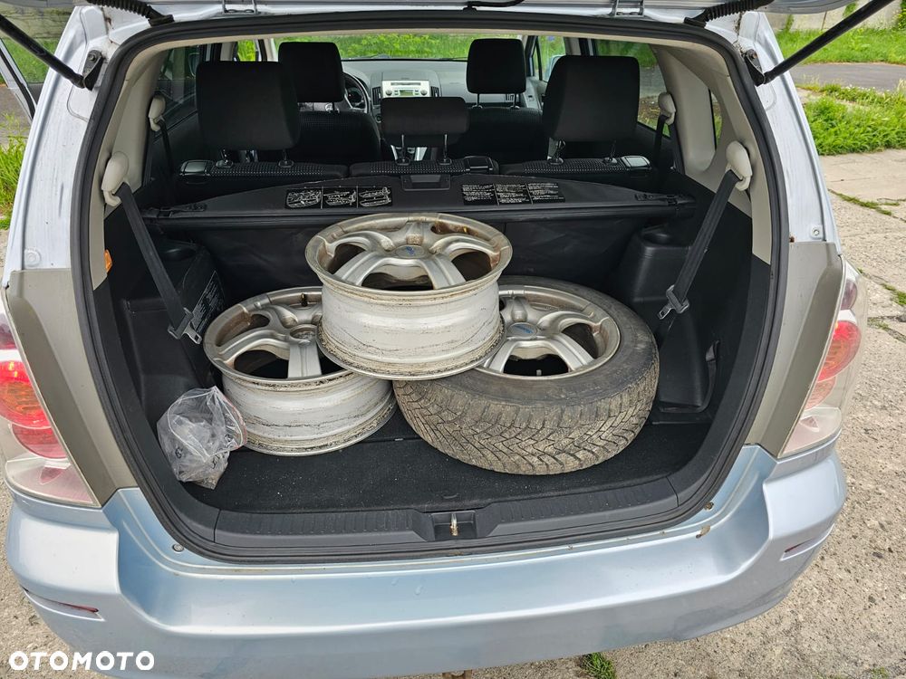 Toyota Corolla Verso 2.2 D-CAT DPF Executive - 8