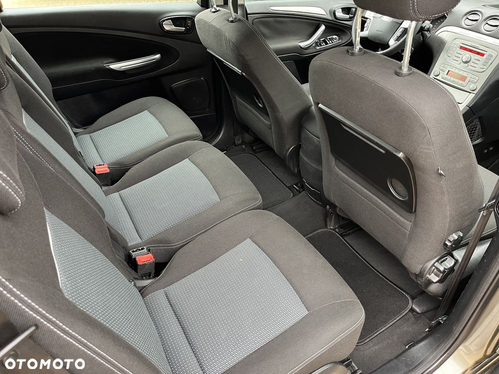 Ford Galaxy 2.0 Champions Edition - 12