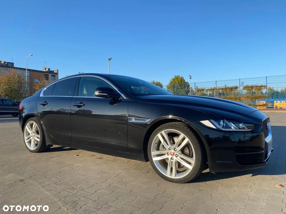 Jaguar XE 2.0 T Prestige - 5