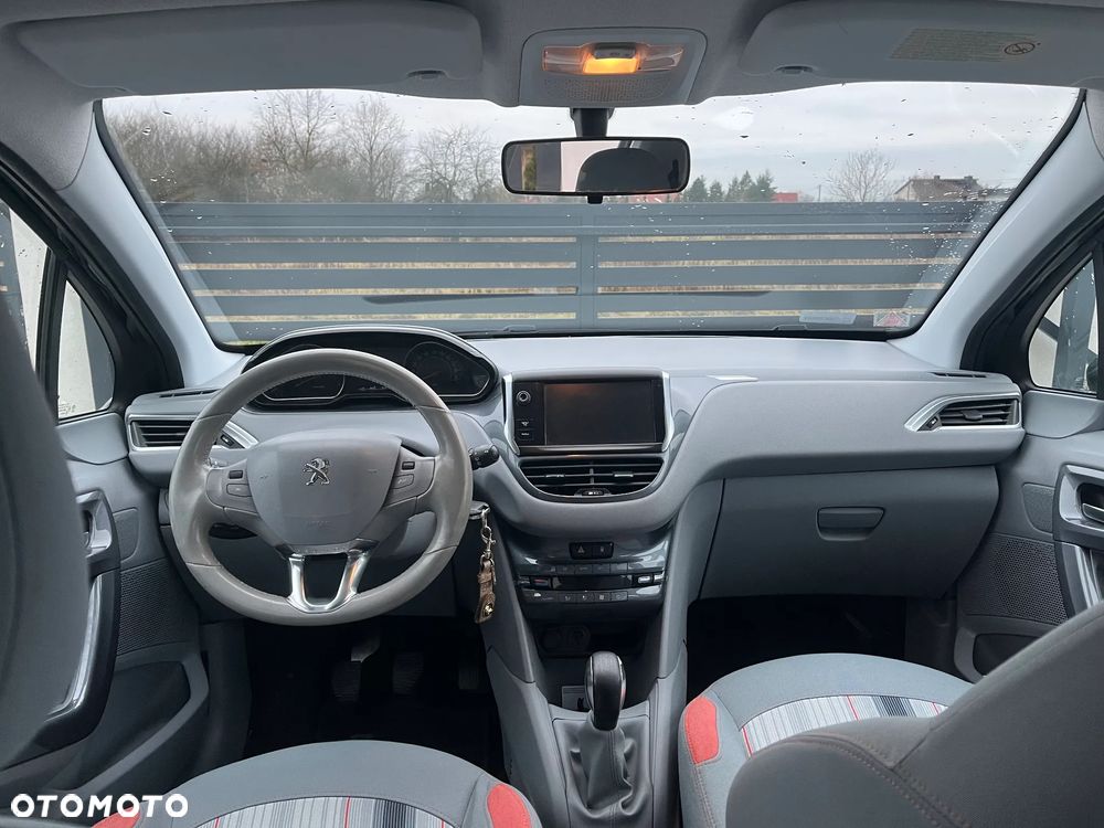 Peugeot 208 - 16