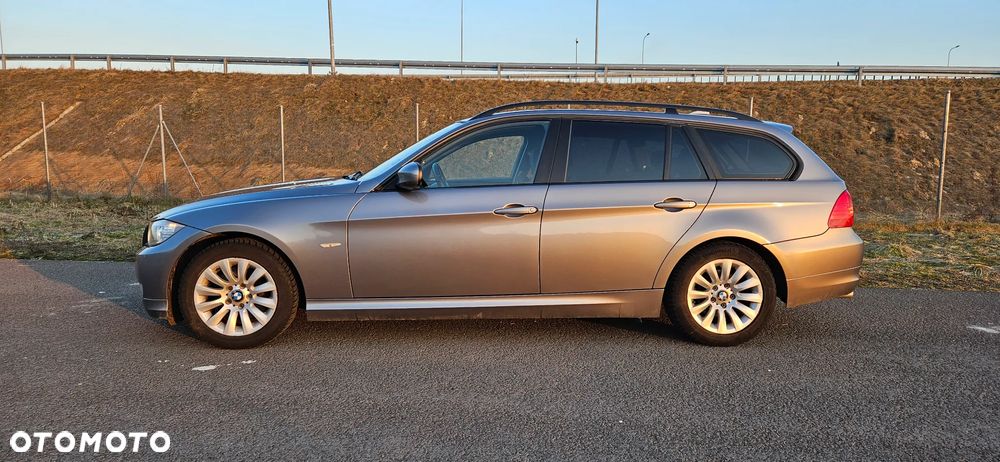 BMW Seria 3 320i - 4