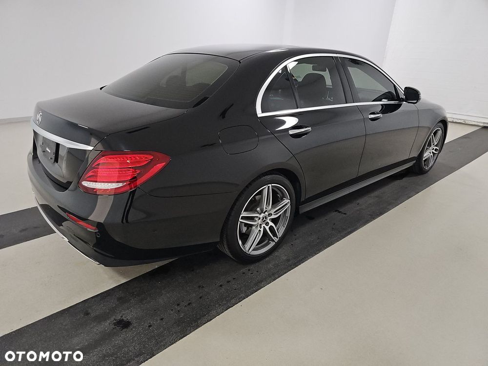 Mercedes-Benz Klasa E 300 9G-TRONIC AMG Line - 4
