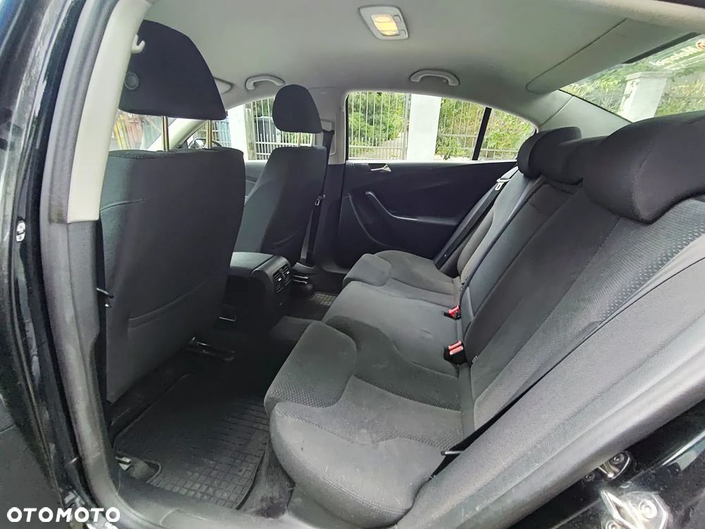 Volkswagen Passat 2.0 TDI DPF Comfortline - 23