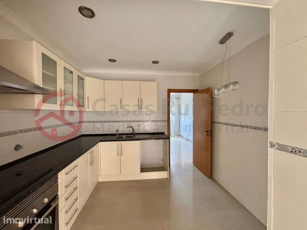 Apartamento T2 com logradouro e churrasqueira na Cova da Piedade, A... - Grande imagem: 4/23