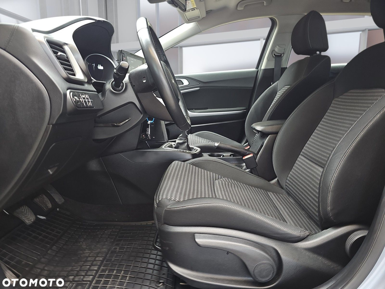 Kia Ceed 1.5 T-GDI M - 17