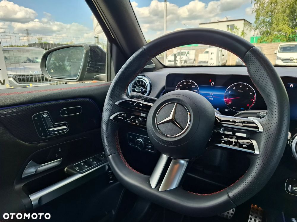 Mercedes-Benz GLB 250 4-Matic AMG Line 8G-DCT - 21