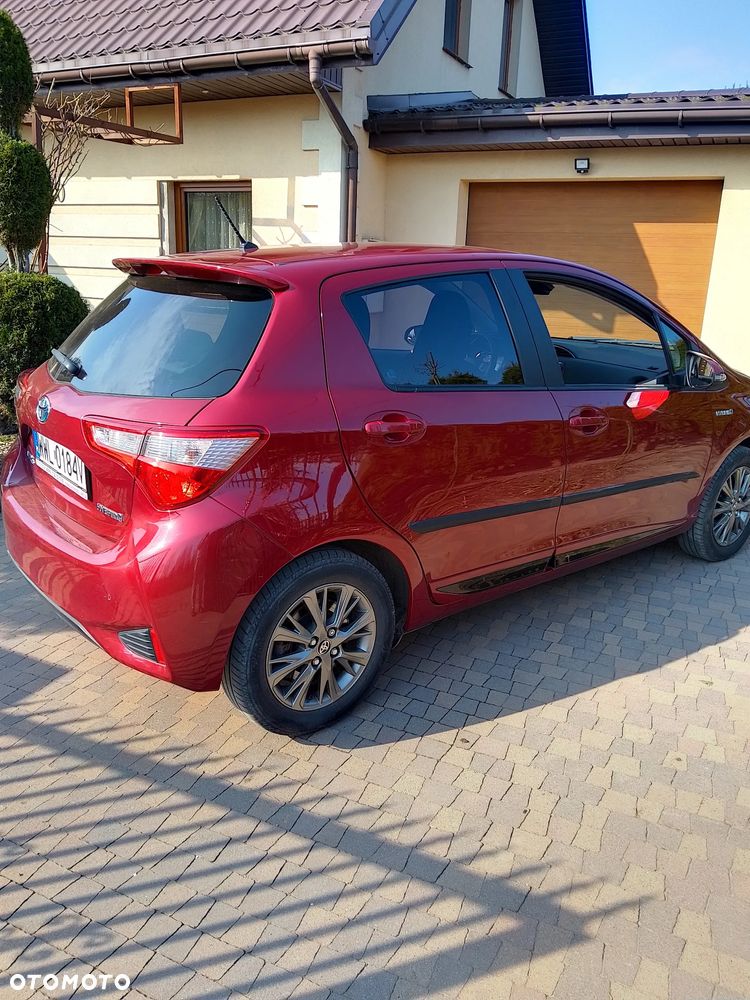 Toyota Yaris Hybrid 100 Dynamic - 2