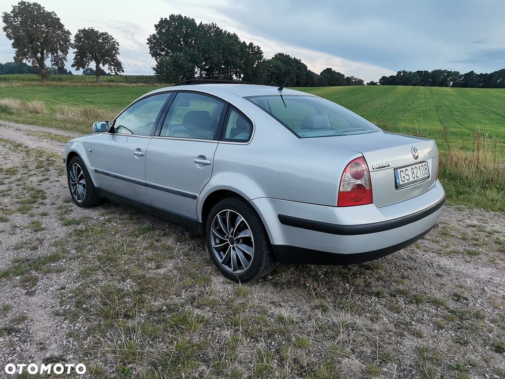 Volkswagen Passat - 4