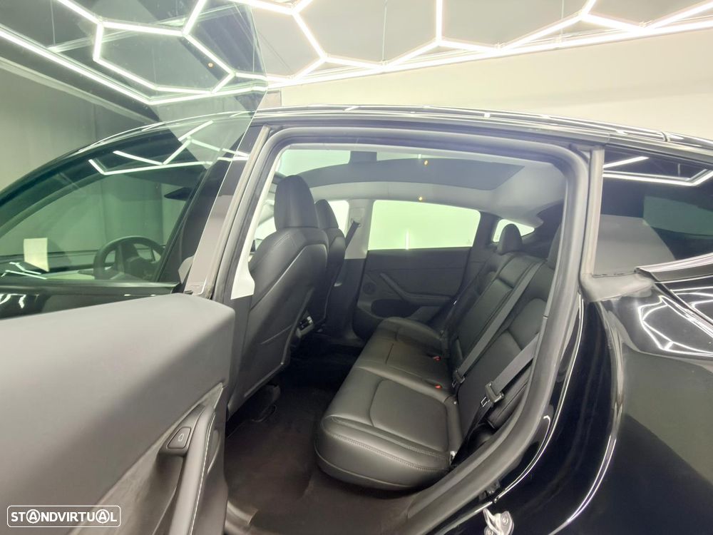 Tesla Model Y Long Range Dual Motor AWD - 10