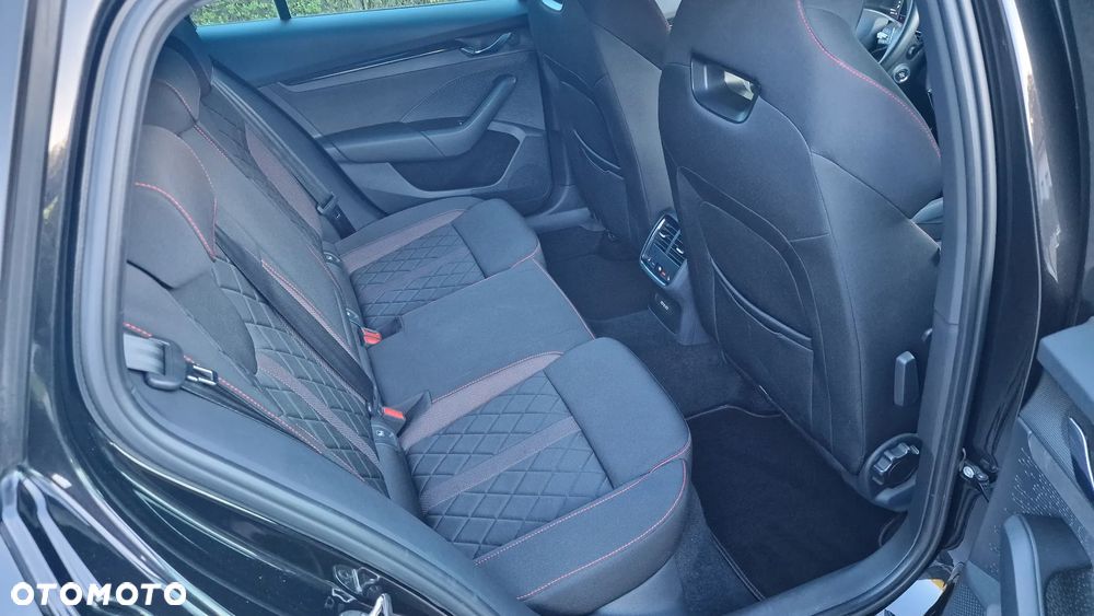 Skoda Octavia 2.0 TDI DSG RS - 22