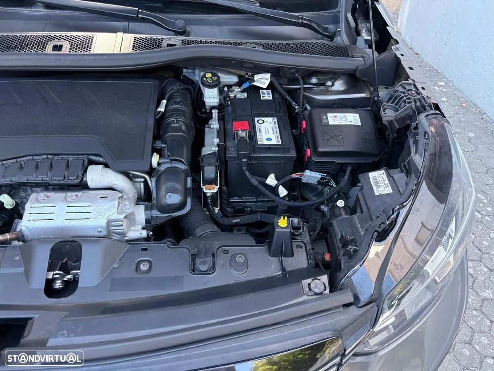 Peugeot 2008 1.2 PureTech Allure - 19