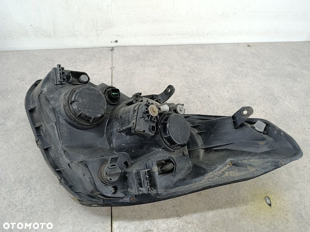 LAMPA PRZÓD PRAWA HYUNDAI H-1 II 92102-4H0XX - 9