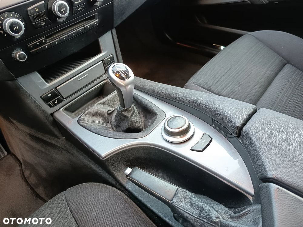 BMW Seria 5 525d - 23