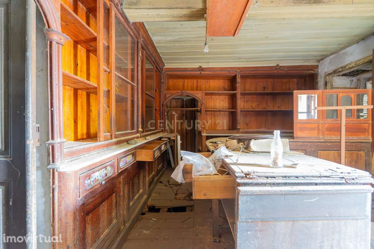 Moradia T6 antiga, para recuperar - Grande imagem: 2/39
