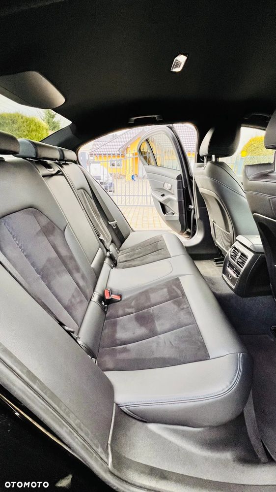 BMW Seria 3 320d xDrive M Sport Shadow sport - 35
