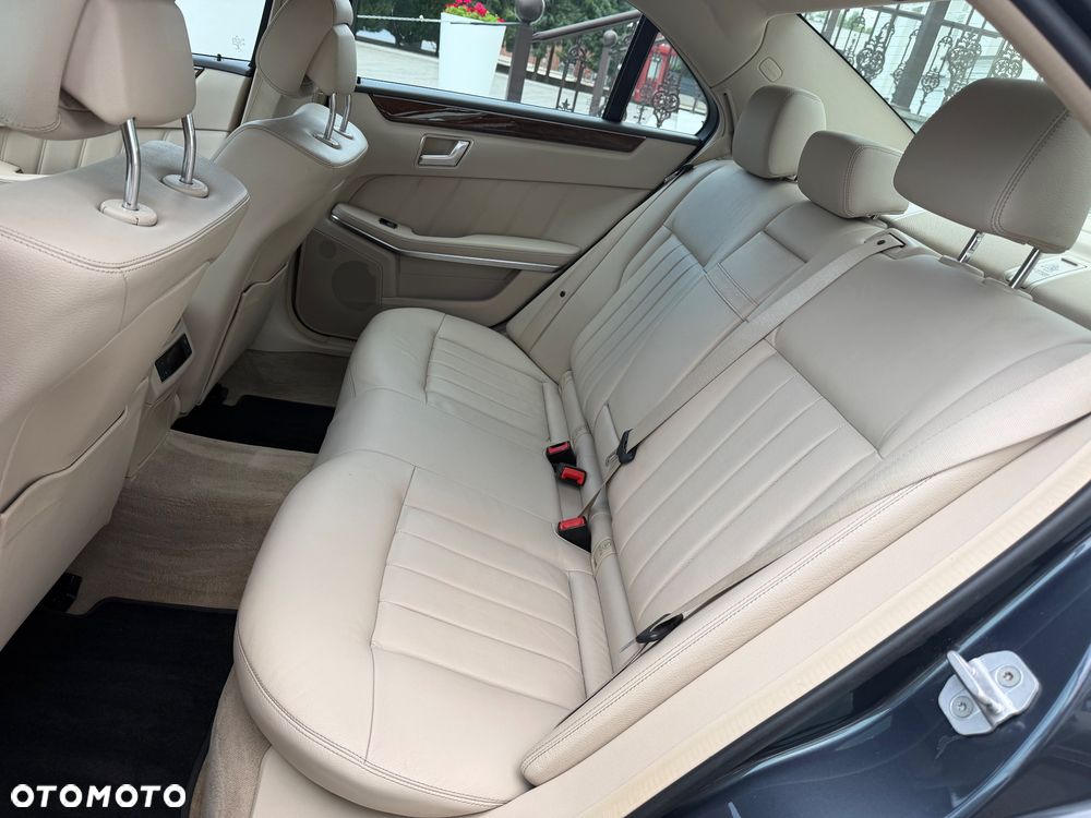 Mercedes-Benz Klasa E 300 BlueTEC HYBRID - 27