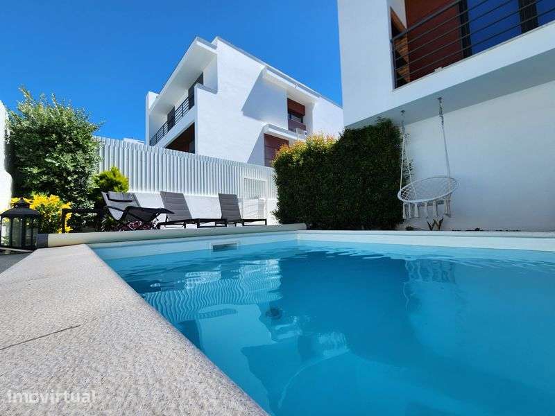 Moradia T4 isolada | Garagem | Cave | Piscina | Charneca da Caparica - View 4