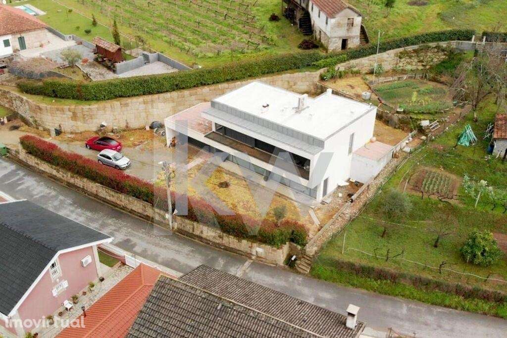 Moradia T3 de 2021 moderna próximo á barragem de carrapatelo em Cinfãe - Grande imagem: 2/48