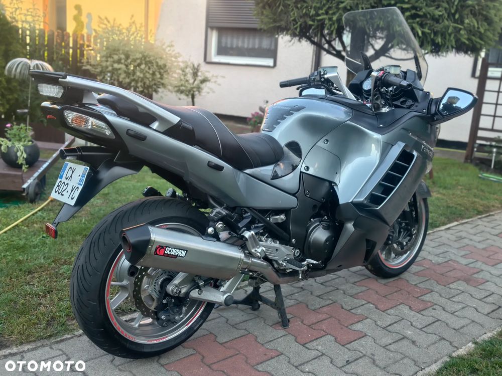 Kawasaki GTR - 4