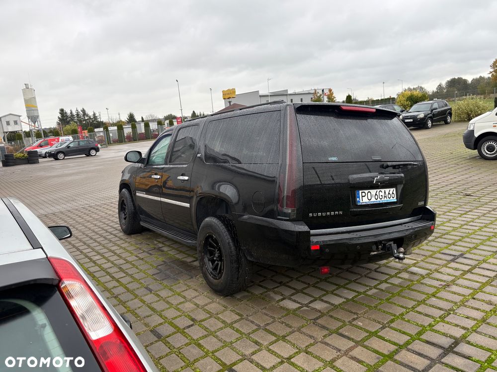Chevrolet Suburban - 36