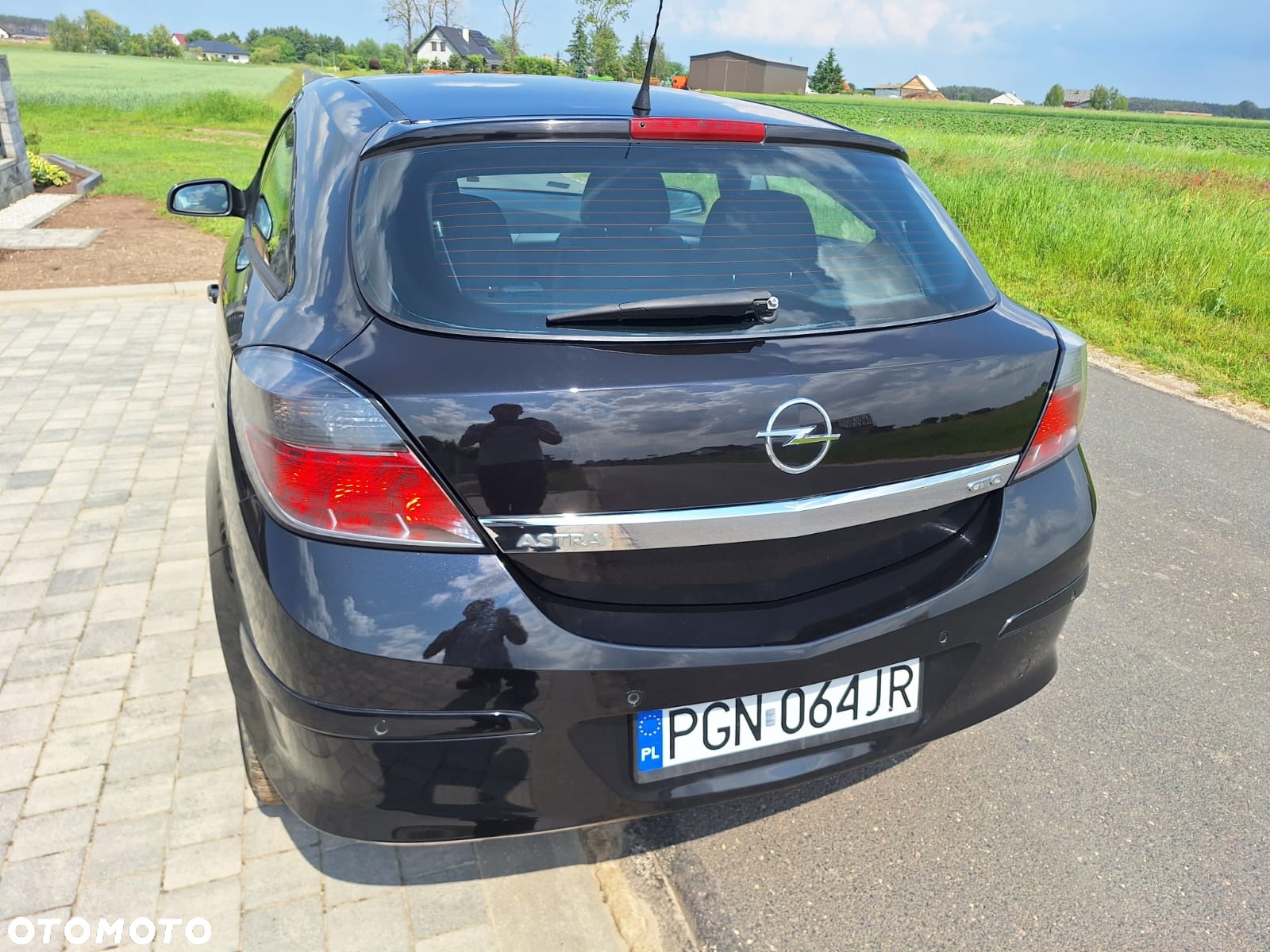 Opel Astra GTC 1.6 - 7