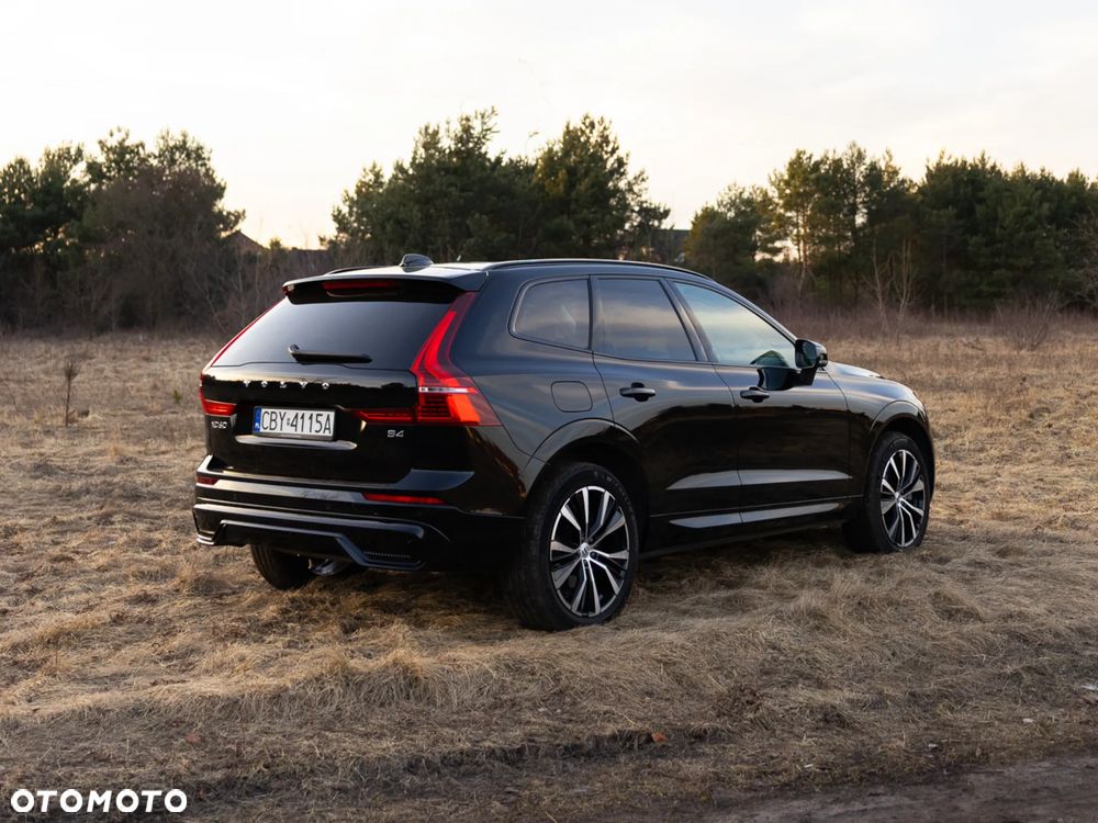 Volvo XC 60 B4 B Plus Dark - 3