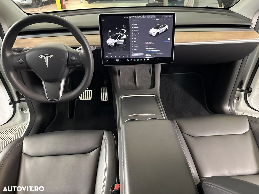 Tesla Model Y - 10