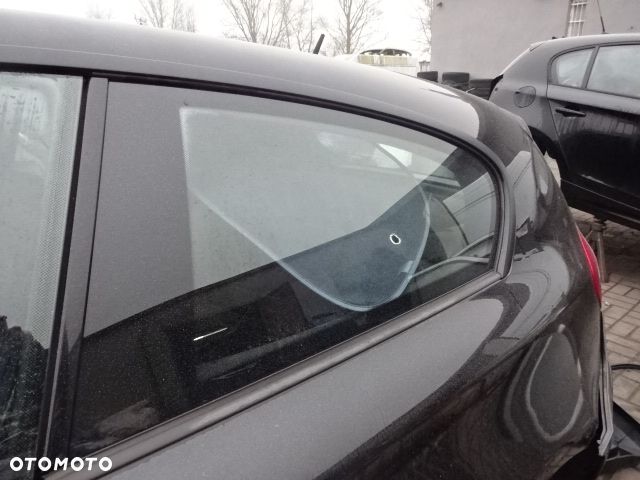 Szyba karoseryjna prawa BMW E81 3-drzwi - 1