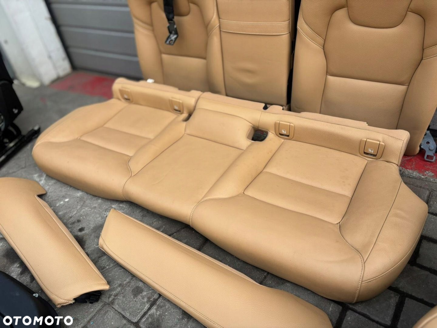 VOLVO XC60 II FOTELE SIEDZENIA WNĘTRZE EUROPA JASNE SKÓRA 2019R - 4