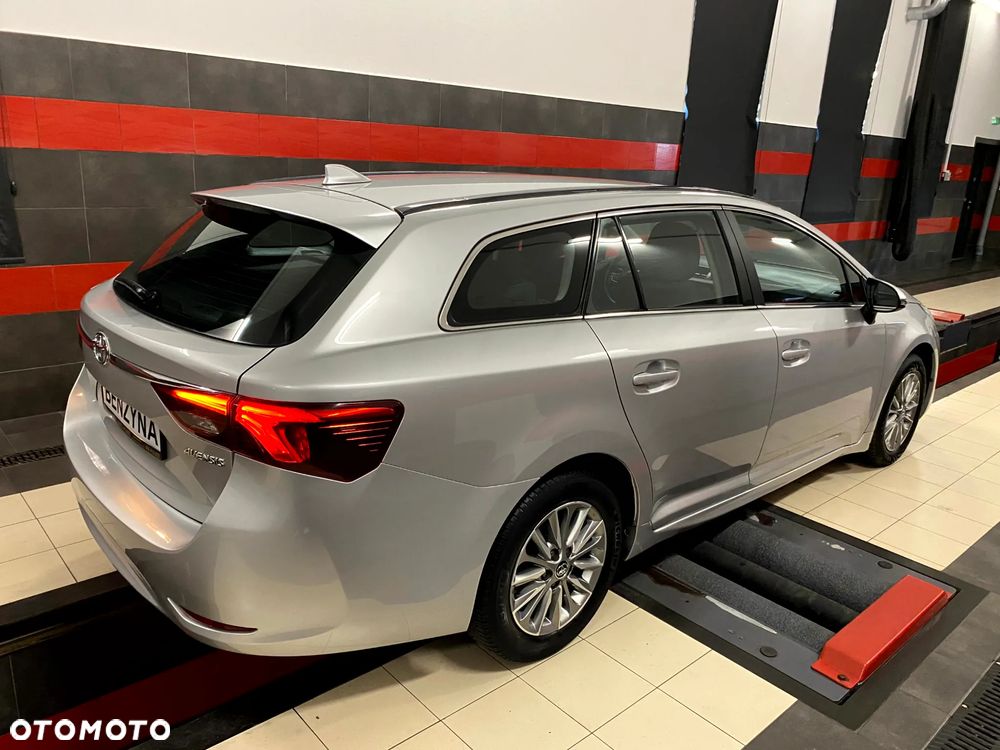 Toyota Avensis 1.8 Premium - 9